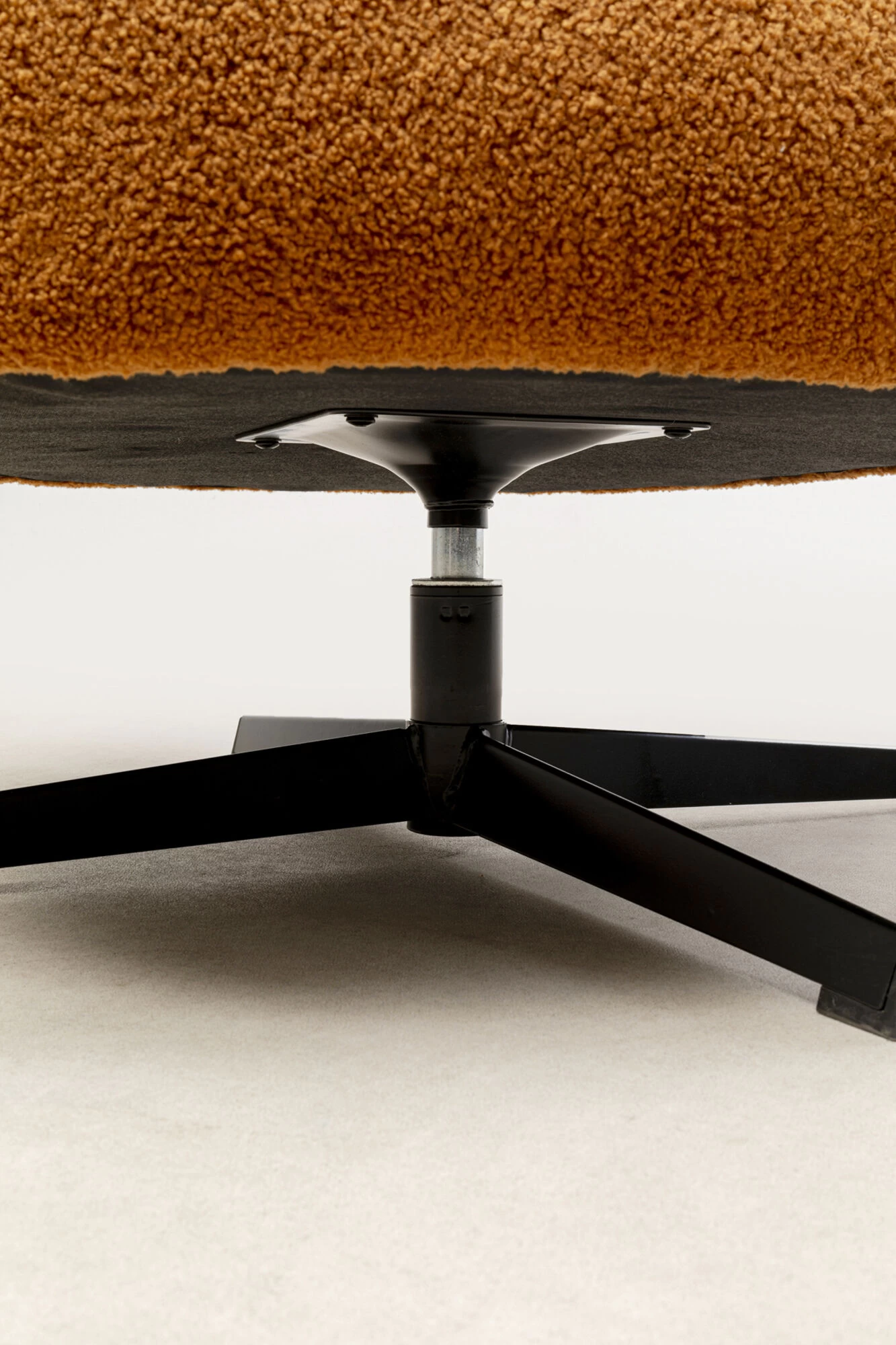 Drehsessel Peony Fuzzy Brown – Bild 10